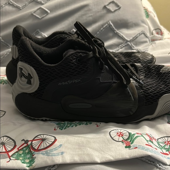 Under Armour Basketball Shoes Lightly used Size 7 - Picture 1 of 2